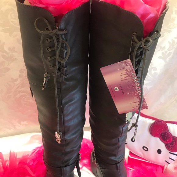 Gorgeous vintage y2k super tall hello kitty boots and crystal earrings set๐๐ - Picture 12 of 14